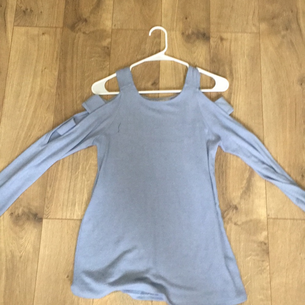 Light blue long sleeve with details on the side